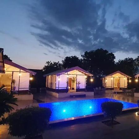 Luxury Farmhouse In Chhatarpur With Pool New Delhi Buitenkant foto