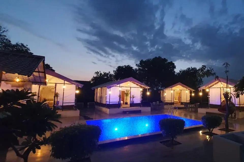 Luxury Farmhouse In Chhatarpur With Pool New Delhi Buitenkant foto